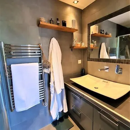 Climatise & Cosy - T3 55 M2 Parking A 2 Mn De Lyon